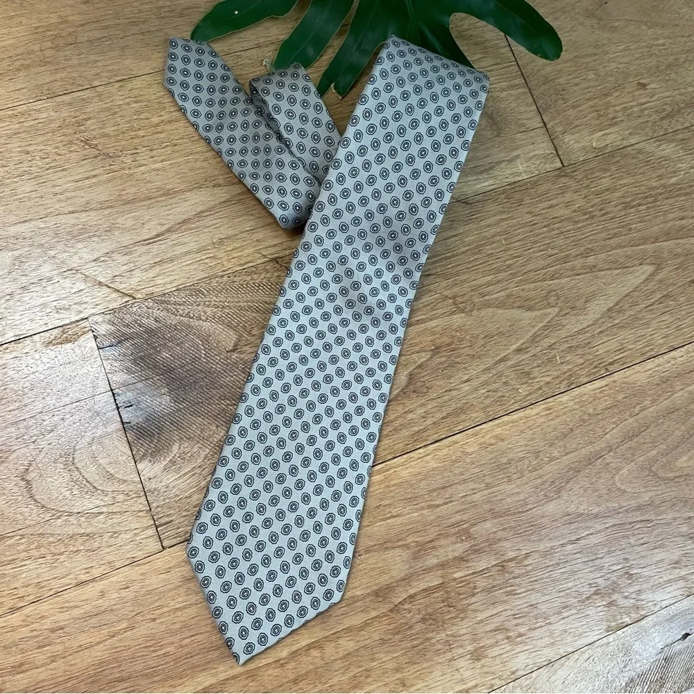 Kenneth Gordon Strickland’s Tan Silk Men’s Tie